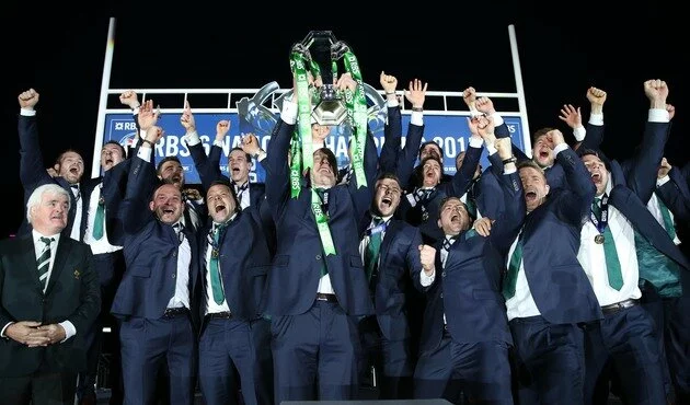 Paul O'Connell lifts the RBS 6 Nations trophy 21/3/2015